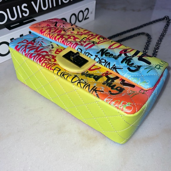 New "Flaunt It" - Multicolored Graffiti Handbag - Picture 10 of 17